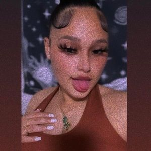 Meet your Posher, Nayeli